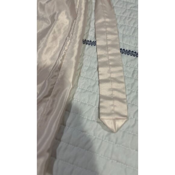 Vintage Barbizon Pink Satin Wrap Robe With Embroidered Floral Detail & Scalloped - Picture 15 of 16